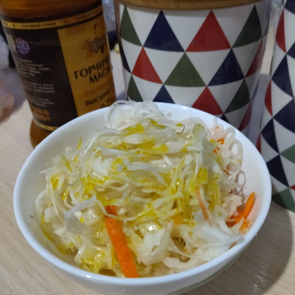 Мой домашний салат из квашеной капусты. Ем теперь с уважением.