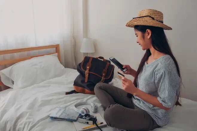 Не погружайтесь бездумно в свои сети в чужих местах. Фото: The Sun.