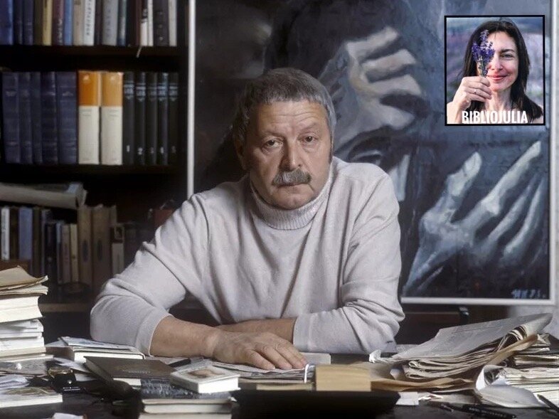 Юрий Левитанский в своём кабинете