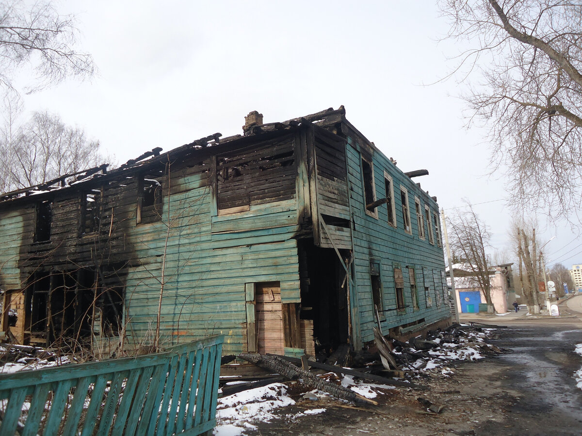 Хроника гибели исторического наследия. В Бежецке снесли дом городского  головы Ильи Акимовича Петухова. | Бежецкая старина | Дзен