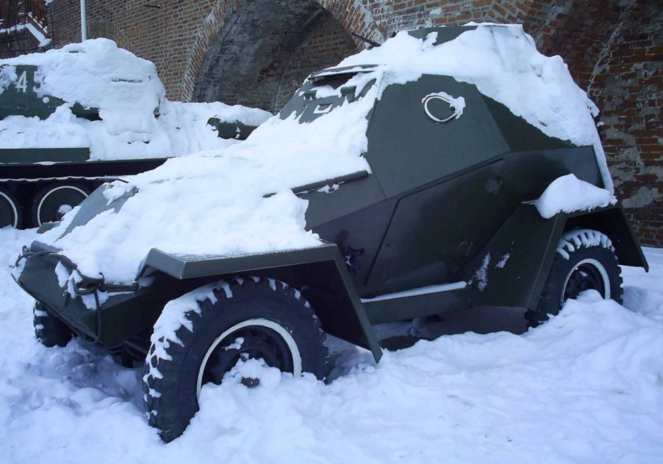 Уже была упомянутая экспозиция военной техники в кремле