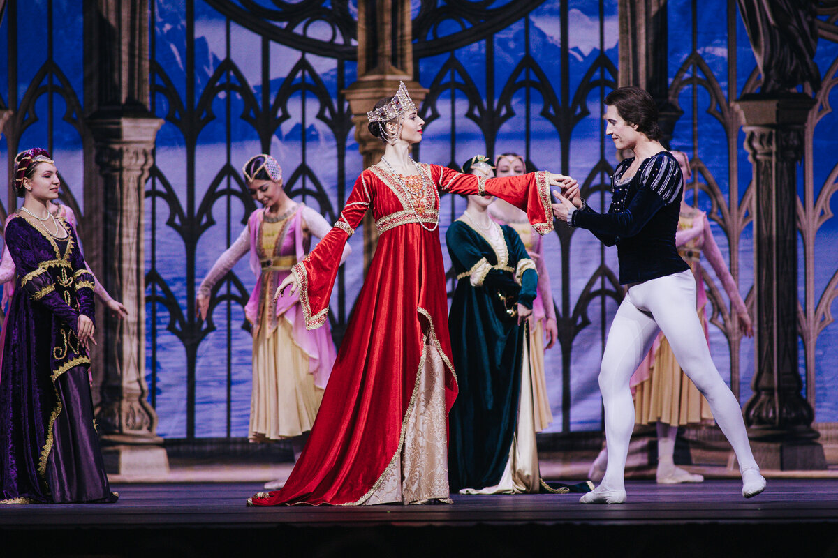 Выход королевы. Это кстати я на фото😉