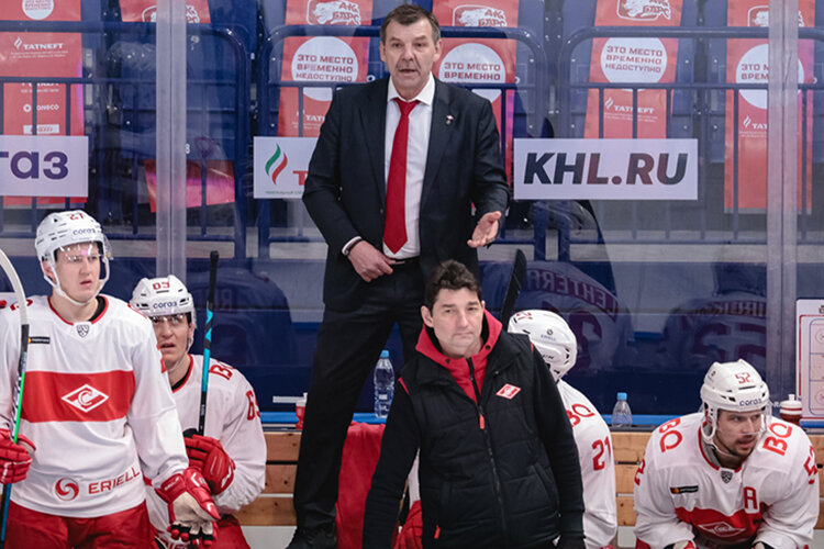 В свое время Широков рассказывал, что Знарок сыграл огромную роль в его переходе из «Авангарда» в «Спартак». «Могу сказать о нем только хорошее». Фото: «БИЗНЕС Online»