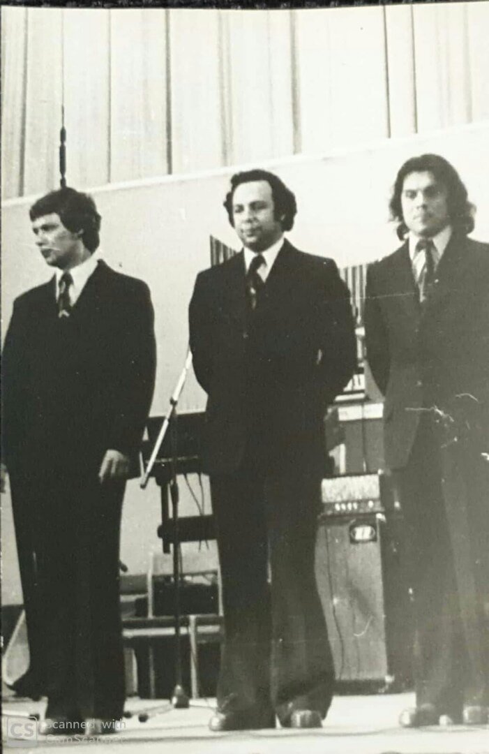 А.Фокин (слева) в ансамбле «Дружба»