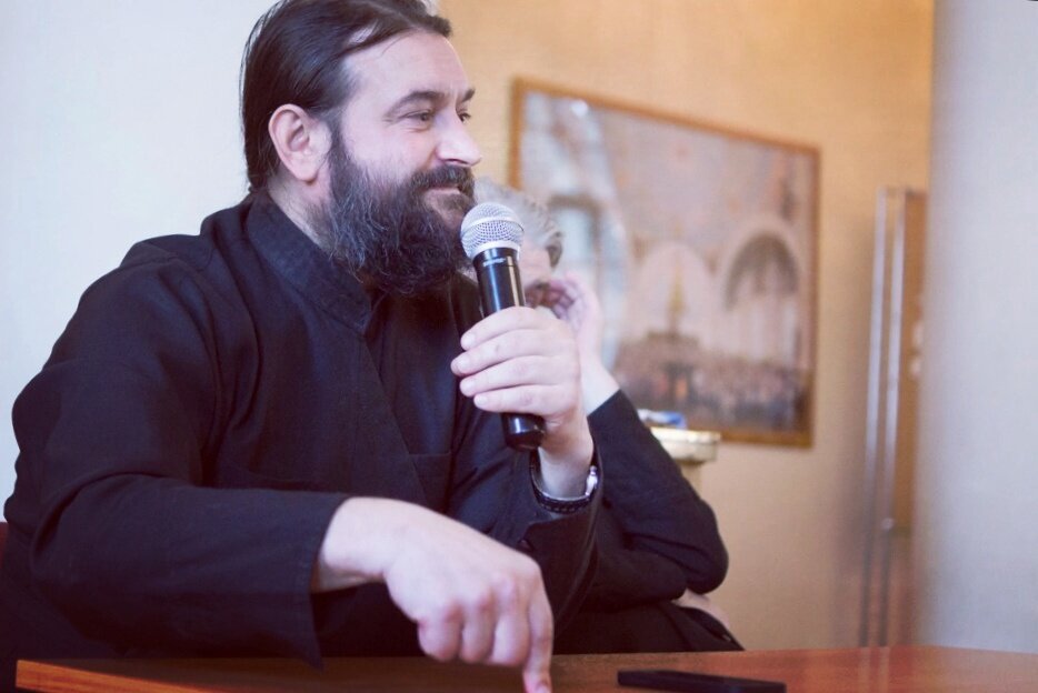 Андрей Ткачёв — протоиерей, писатель, проповедник, миссионер, телеведущий, блогер.