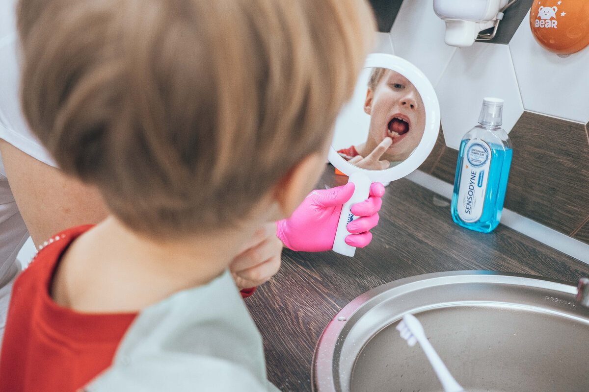 Этапы обучения гигиене полости рта в Astra Dental Clinic.