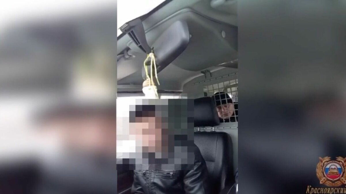     Полицейские в Абанском районе задержали 31-летнего пьяного ритуальщика, перевозившего гроб на своих «Жигулях». Мужчина сам признался, что накануне немного выпил.