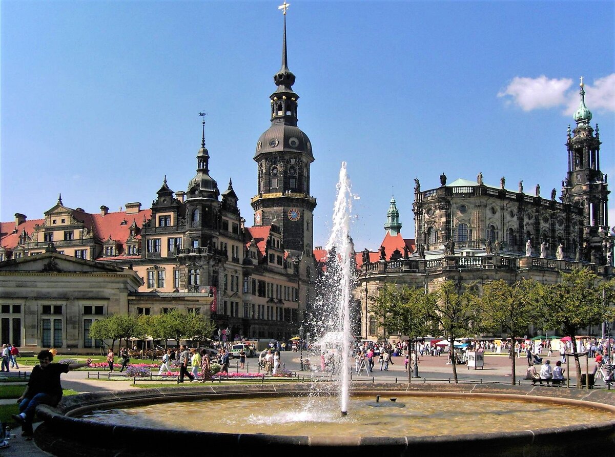 Дрезден это. Саксония Дрезден. Германия Дрезден достопримечательности. Дрезден Главная площадь. Дрезден Центральная площадь.