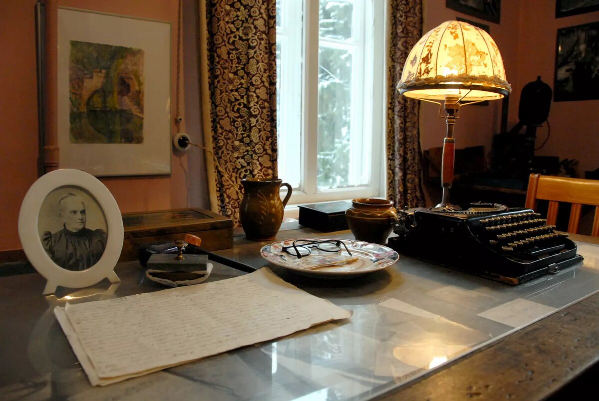 В кабинете писателя