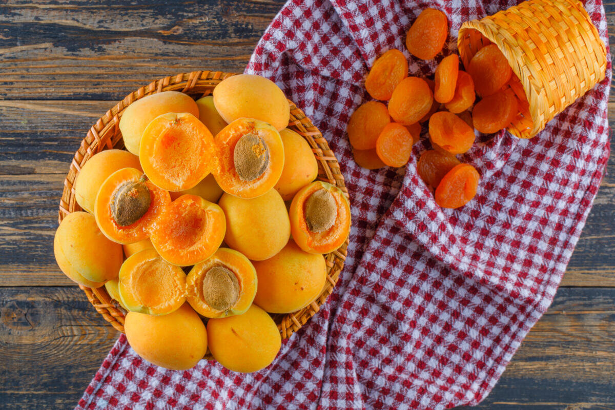 Готовим абрикосы к сушке