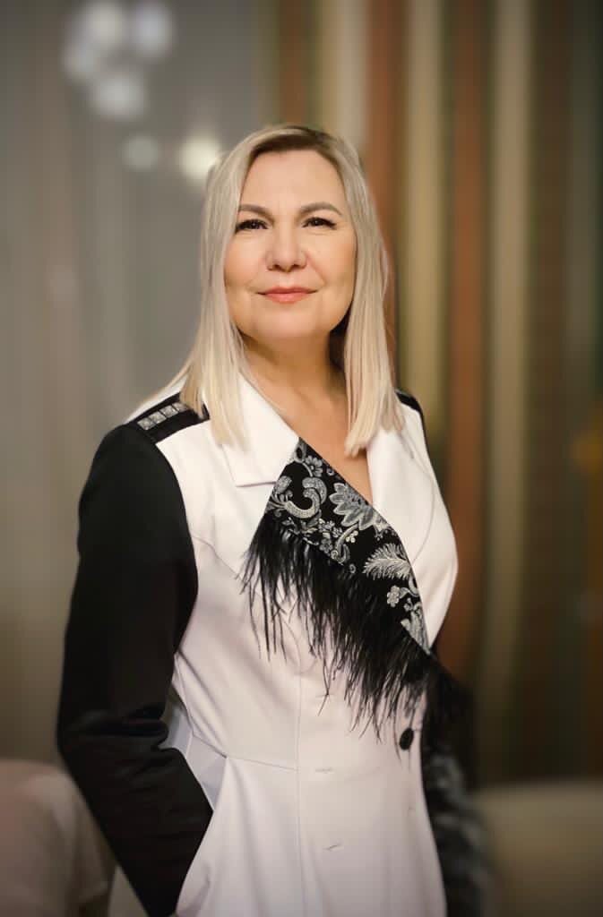 Автор книги "Сказ о том, как простые бабушки из села Бураново храм построили"