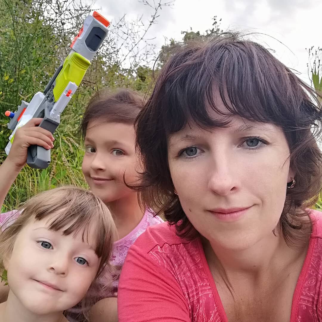 Мы с девчонками на даче. 2020 год. Дистанционка. 