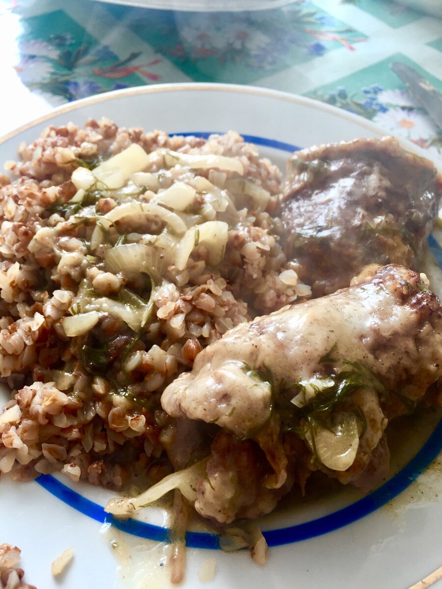 Мясные цибулячки с луком, на гарнир гречка 