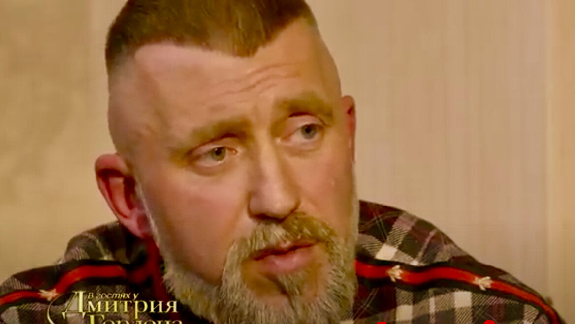 Рэпер Серега. Скриншот с беседы Дмитрия Гордона с Серегой с канала «В гостях у Гордона»