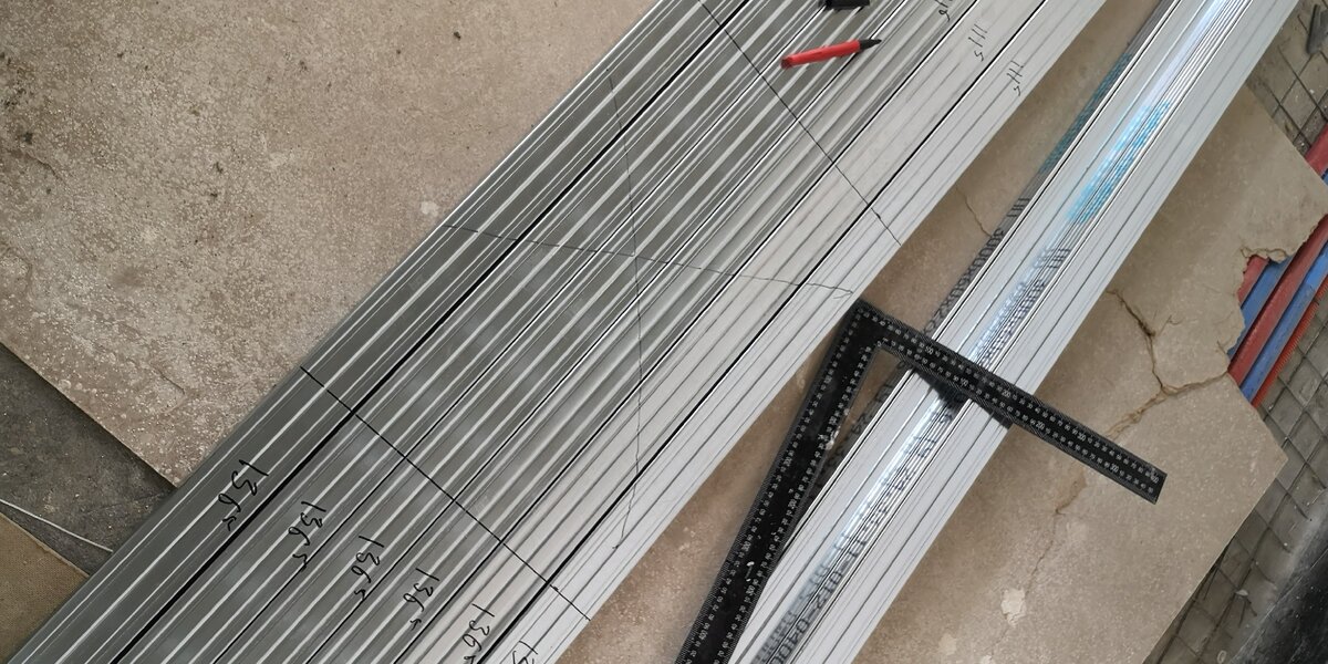 стопка размечена и ждёт порезки