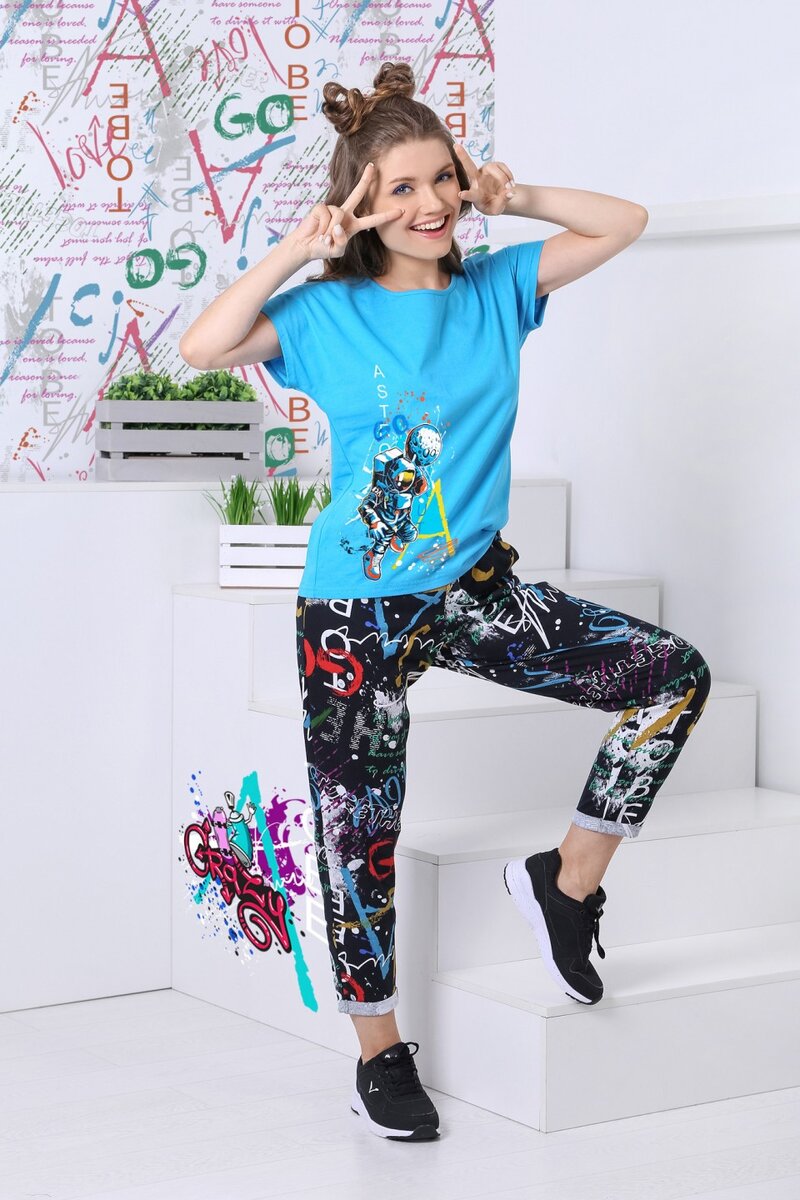 КОСТЮМ СТРИТ .     