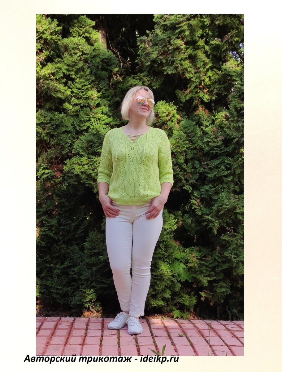 Ажурный джемпер с модным узором.