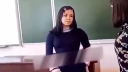 уситель пристаёт к ученице. в башкирии учитель приставал к ученице. учитель домогается до ученицы. под партой в школе. домогание до детей.