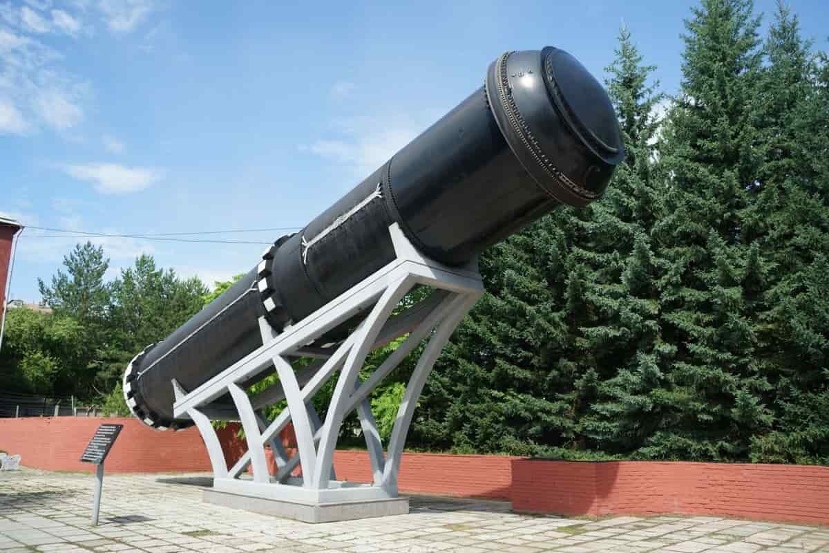 Макет ракеты морского базирования РСМ-52 ("Тайфун") в Бийске