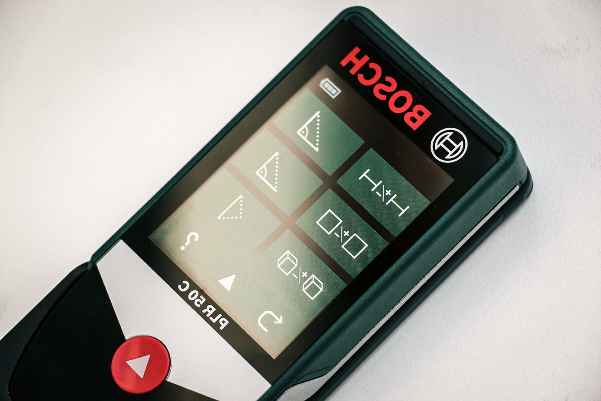 Лазерная рулетка Bosch PLR 50C.