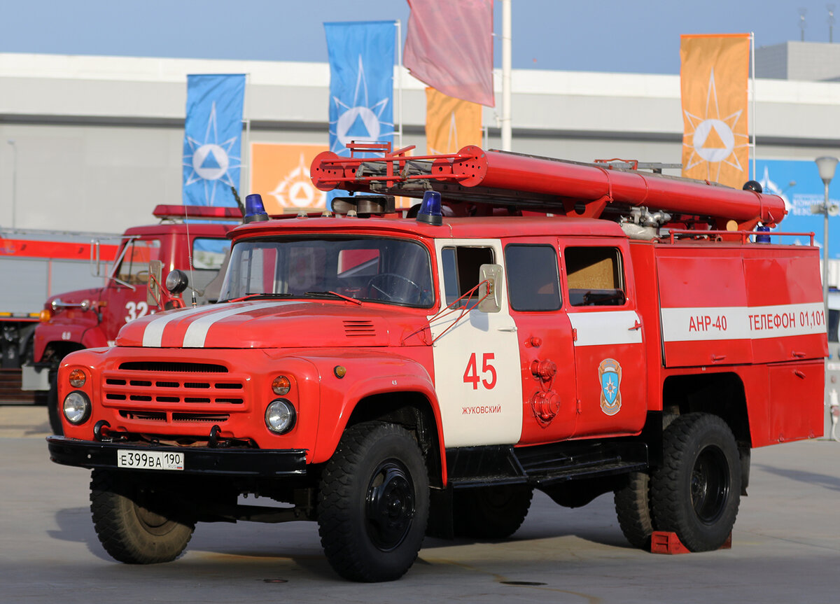 Пожарные ретро-автомобили. Mercedes-Benz 1966 года выпуска серии L сняли с  дежурства на несколько дней и пригнали на выставку | ФотоОхота на  автомобили | Дзен