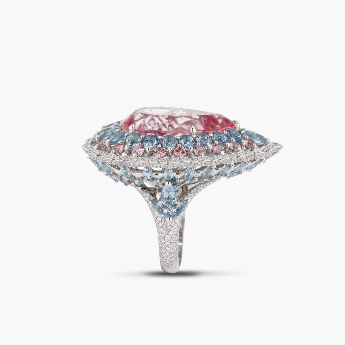 Кольцо Chopard High Jewellery из белого золота с морганитом, аквамаринами, розовыми сапфирами и бриллиантами