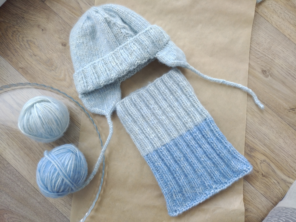 Вот и готовый комплект. Осталось ВТО и помпон.