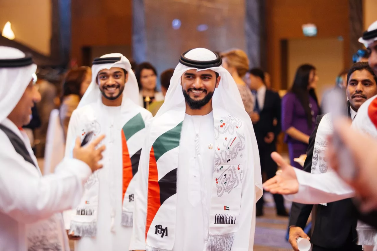 Дубай Молл, الإمارات العربية المتحدة. Жители ОАЭ. Национальный день ОАЭ. Население ОАЭ.