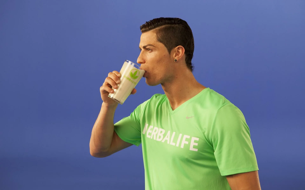 Herbalife Криштиану Роналду. Роналдо футболист и Гербалайф. Кристиано Рональдо Гербалайф. Роналдо Криштиану питание.