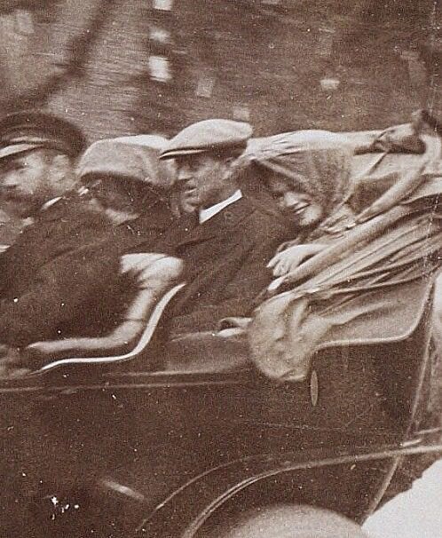 Дочь Николая II великая княжна Ольга в автомобиле. Публичный домен