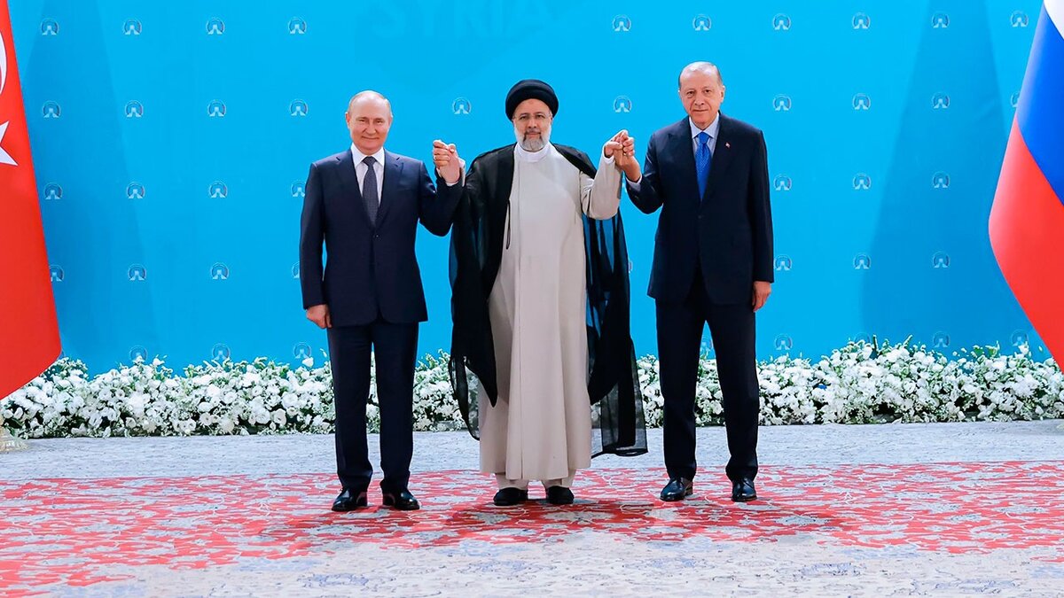 Та самая фотография, напрягшая Бербок. Фото из открытых источников.