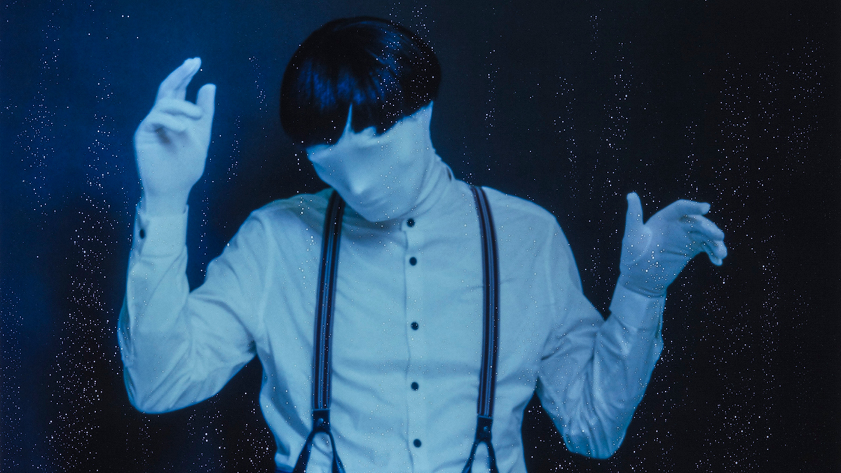 Маска как способ деперсонификации артиста?