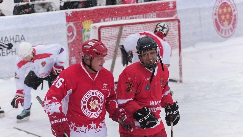    Матч «Легенд хоккея» в рамках «Выходи во двор» © Пресс-служба Министерства физической культуры и спорта Московской области
