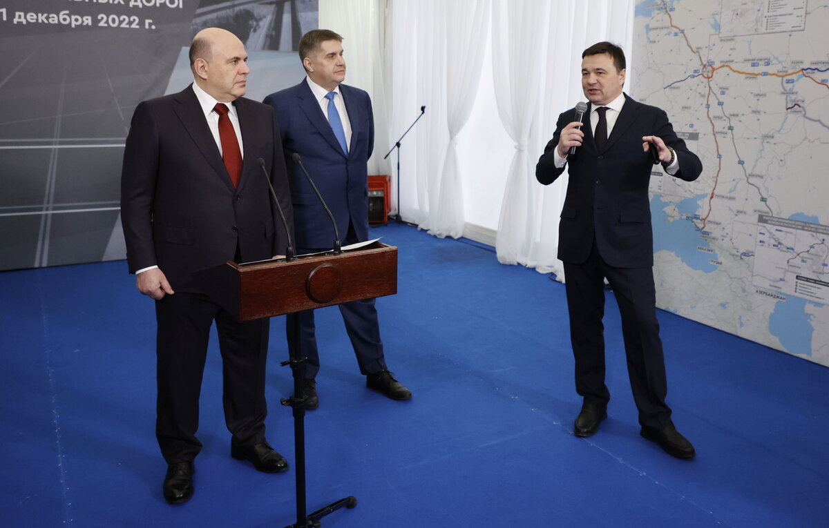    Премьер-министр РФ Михаил Мишустин (слева) и губернатор Московской области Андрей Воробьев (справа)  Дмитрий Астахов/POOL/ТАСС