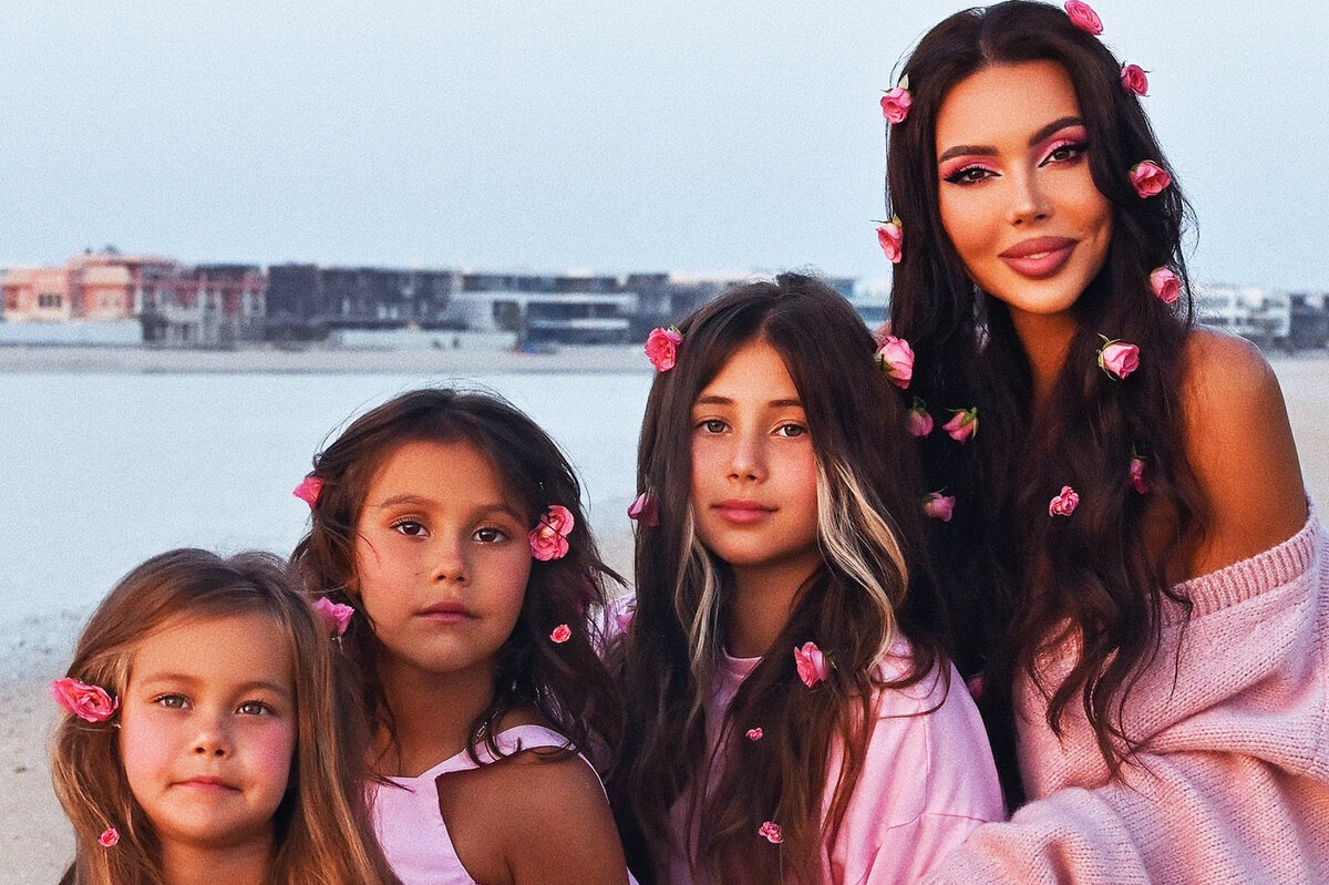     «Я боялась этого. Дети заказывают не игрушки, а Dior»: Оксана Самойлова купила брендовые подарки дочерям