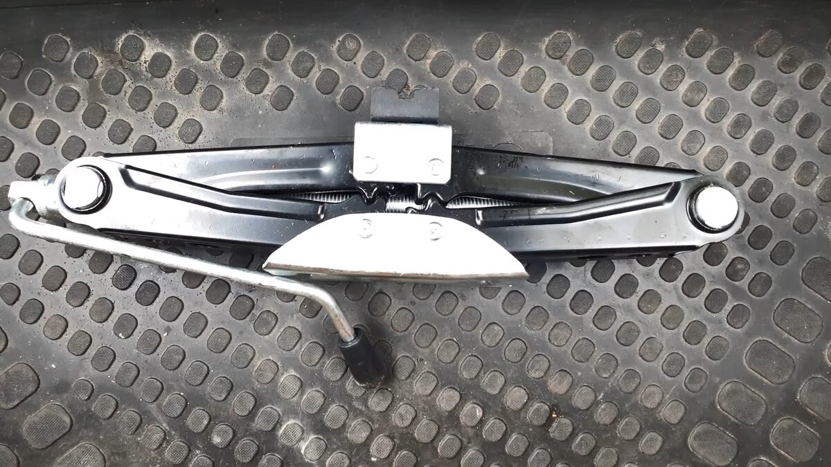 Домкрат-обязательный предмет в машине