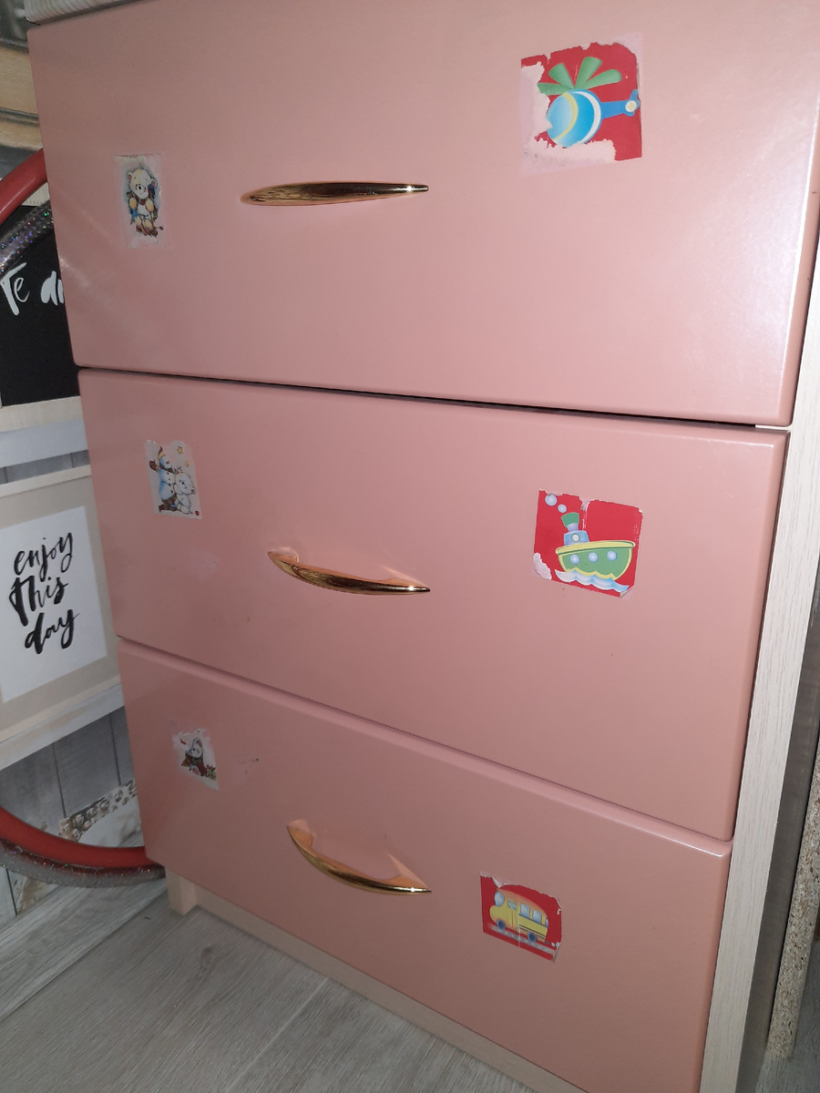 Наклейки были приклеены очень давно и никак не отходили