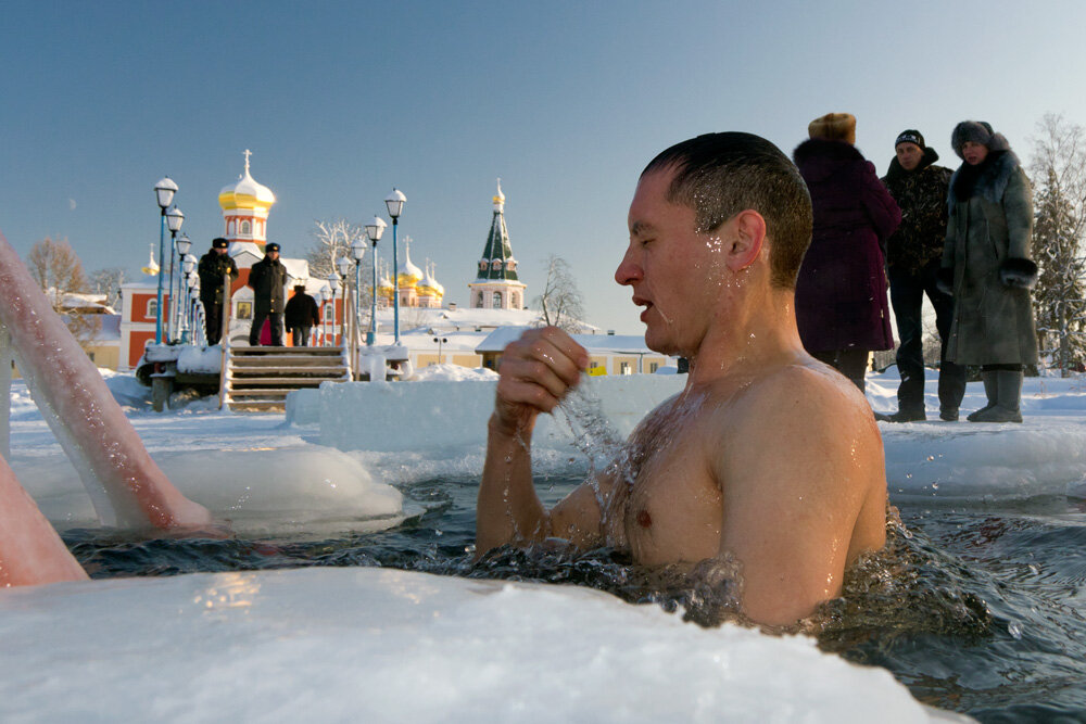 Фото крещение в проруби на крещение