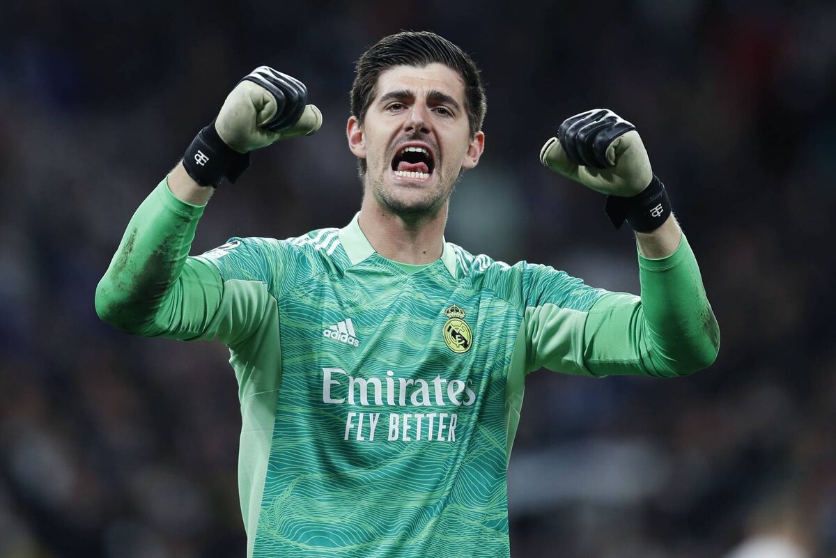 Куртуа в форме мадридского Реала 