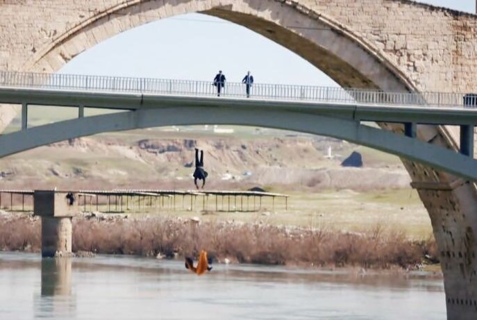 кадр из сериала "Ветреный"