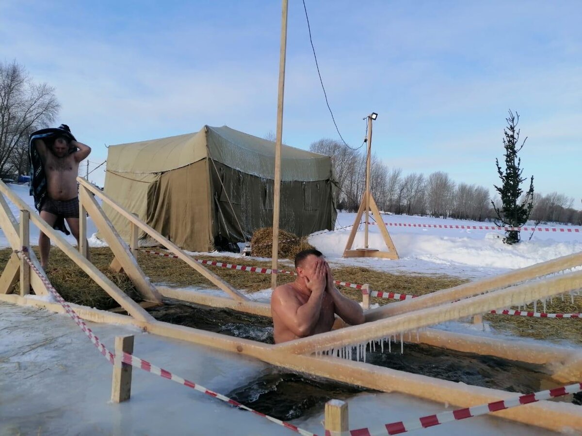 Купель обустроили на реке у монастыря в Завьялово