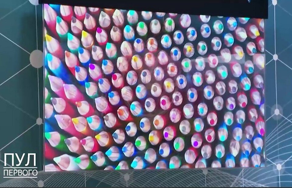     Гендиректор "Горизонта" считает, что прозрачные телевизоры могут появиться через 10 лет. Фото: стоп-кадр | видео телеграм-канал «Пул Первого»