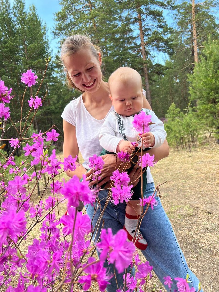 Петя, ты маленький, и ещё не знаешь, что твоя мать тебя чуть общества не лишила) 