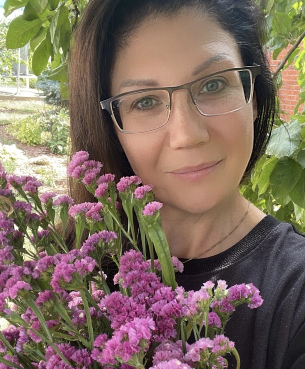 Всем привет, я Алёна-хозяйка канала.                  «🌼ЦветочнаяТема»