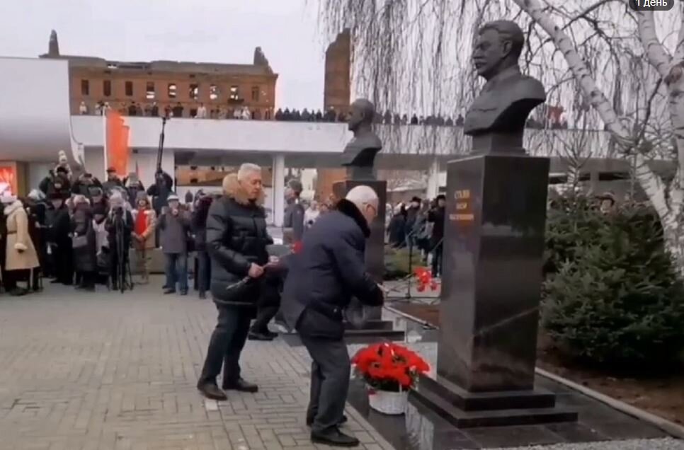 Церемония открытия памятников Иосифу Сталину, Георгию Жукову и Александру Василевскому на территории музея-панорамы «Сталинградская битва» в Волгограде (иллюстрация из открытых источников)