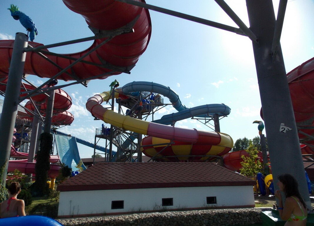 Аттракцион Супербол аквапарка Тики-Так