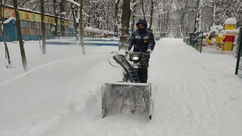     В Ростове-на-Дону во вторник, 14 февраля, задействуют 536 человек для уборки улиц после снегопада, сообщил сити-менеджер Алексей Логвиненко.