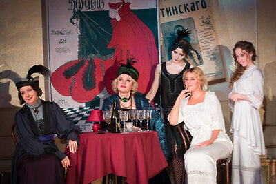    Предпремьерный показ спектакля «Серебряное зеркало» в Московском Губернском театре ©Александр Манзюк РИАМО