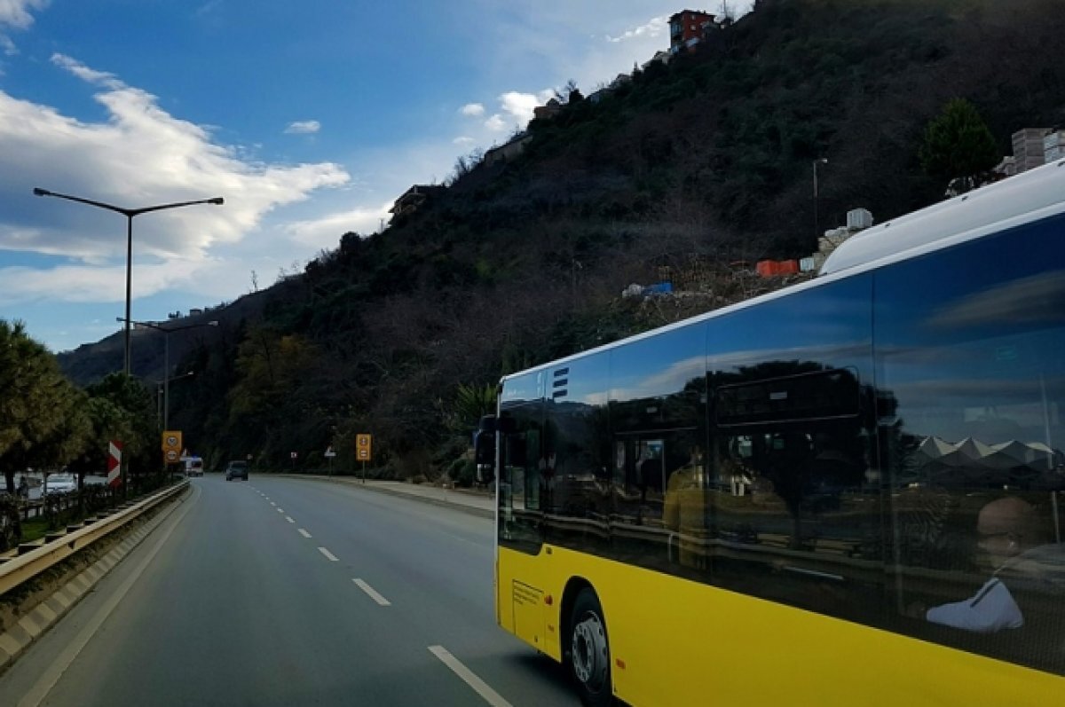    Рейсовый автобус опрокинулся в кювет в Ингушетии, один человек погиб