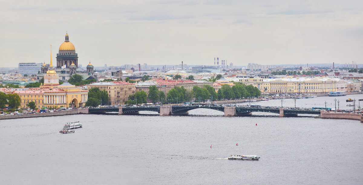 Трое спб